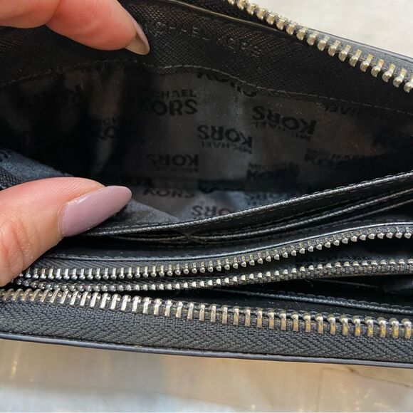 Michael Kors Black Leather Jet Set Travel Zip Around Wallet - Picture 7 of 14